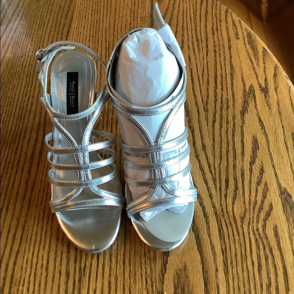 White House Black Market silver strappy shoes in size 9 NIB